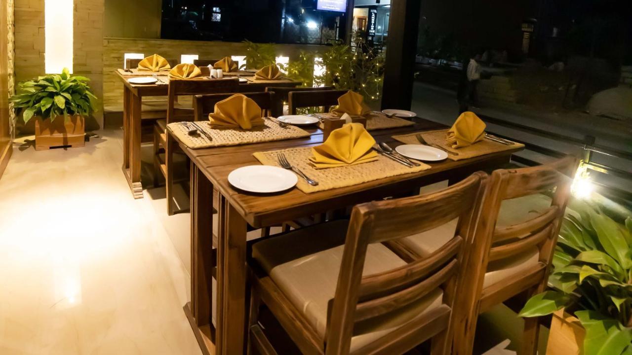 Отель Aabas Pokhara By Barahi Hospitality Экстерьер фото