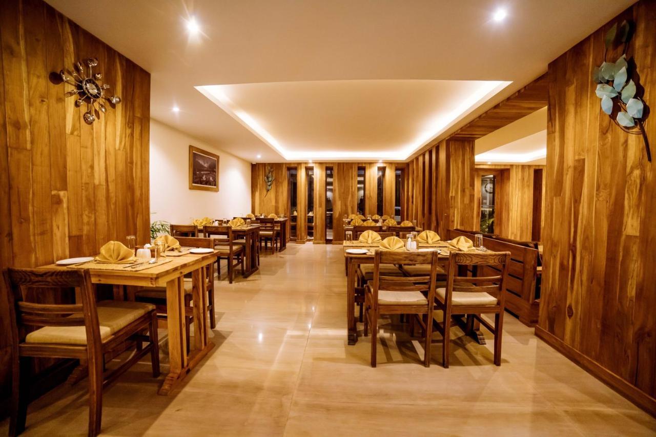 Отель Aabas Pokhara By Barahi Hospitality Экстерьер фото