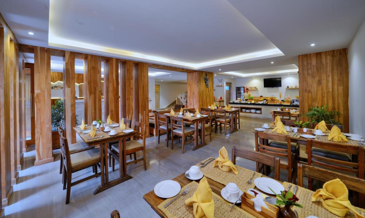 Отель Aabas Pokhara By Barahi Hospitality Экстерьер фото