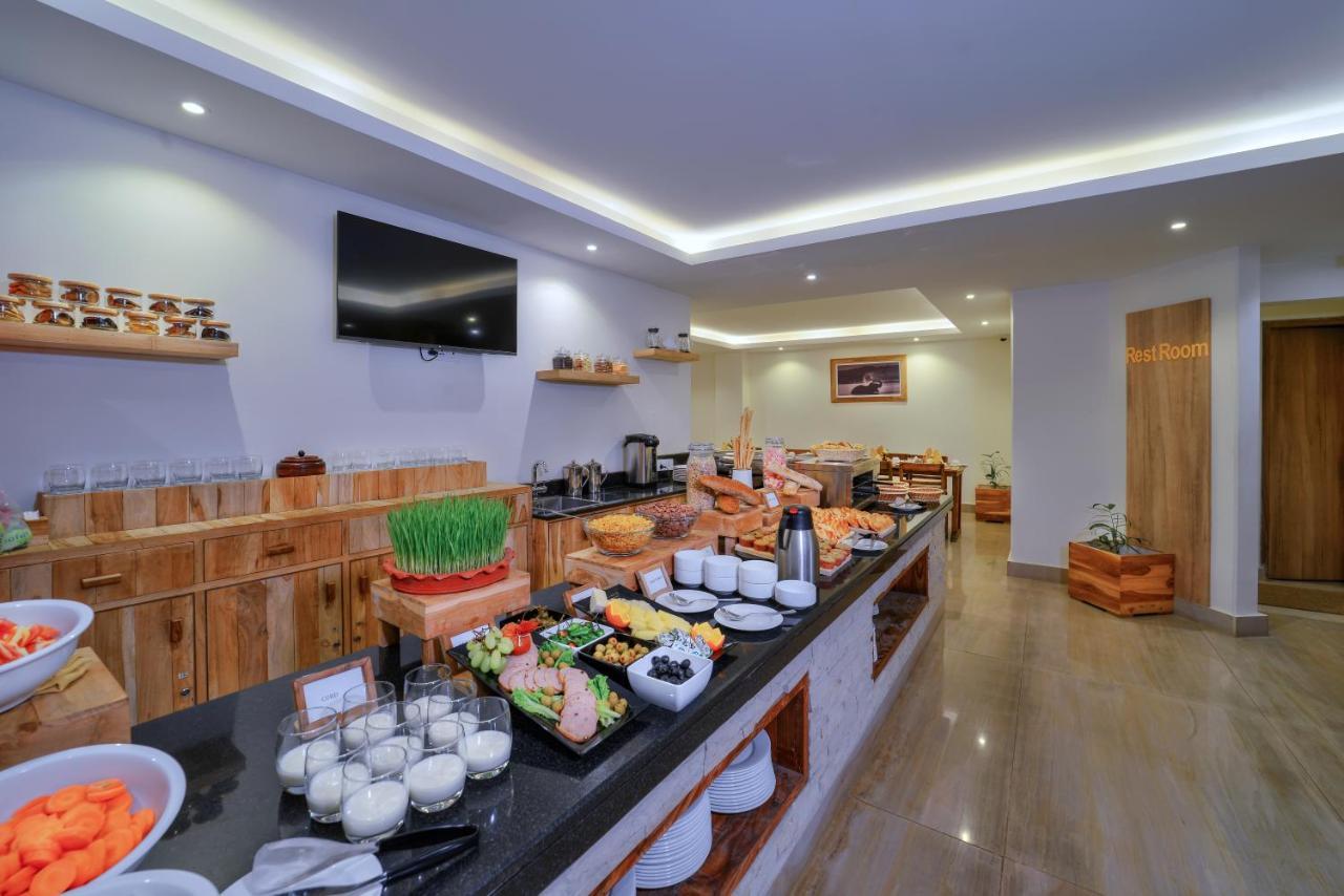 Отель Aabas Pokhara By Barahi Hospitality Экстерьер фото