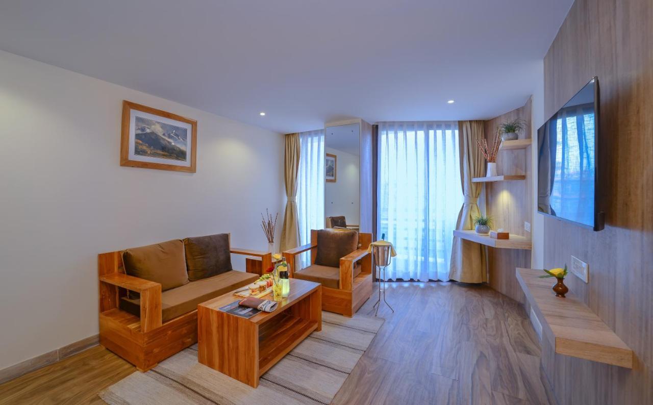 Отель Aabas Pokhara By Barahi Hospitality Экстерьер фото