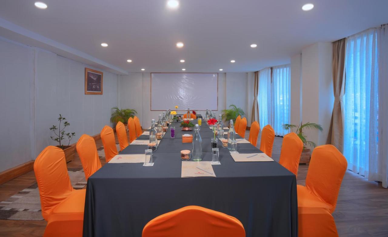 Отель Aabas Pokhara By Barahi Hospitality Экстерьер фото