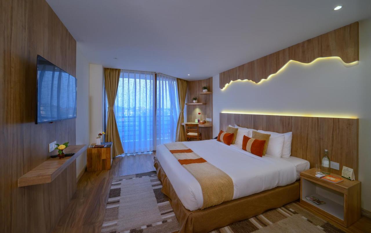 Отель Aabas Pokhara By Barahi Hospitality Экстерьер фото
