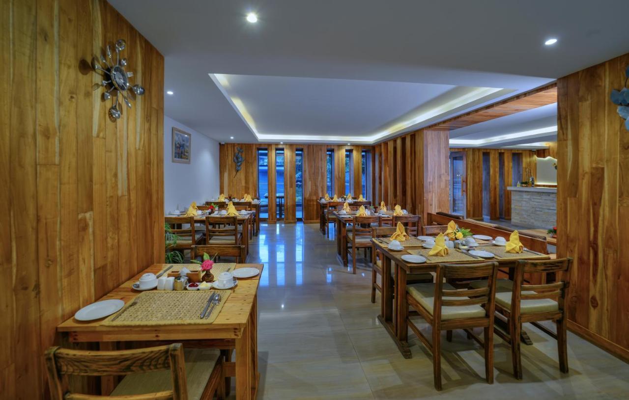 Отель Aabas Pokhara By Barahi Hospitality Экстерьер фото
