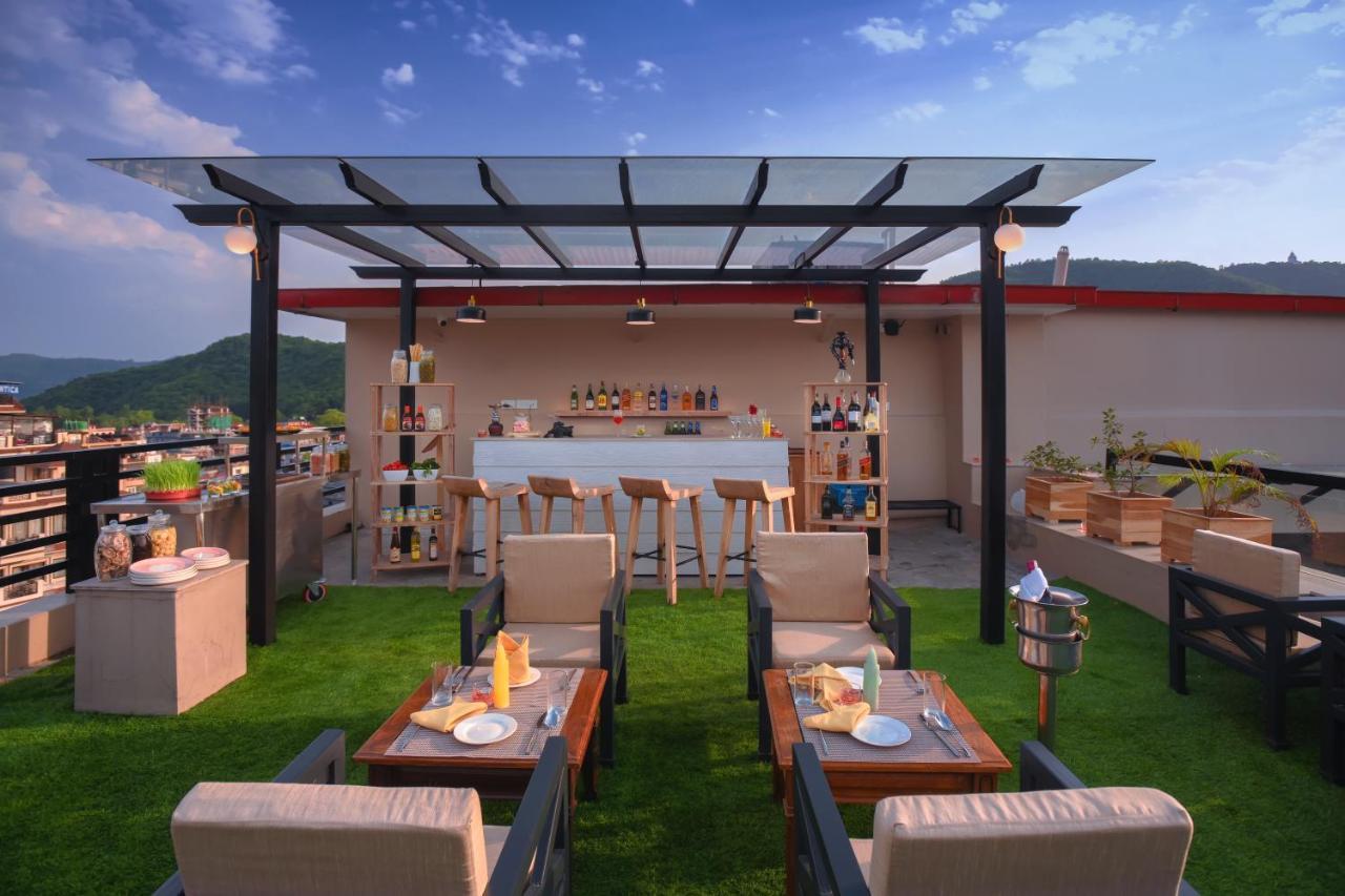 Отель Aabas Pokhara By Barahi Hospitality Экстерьер фото