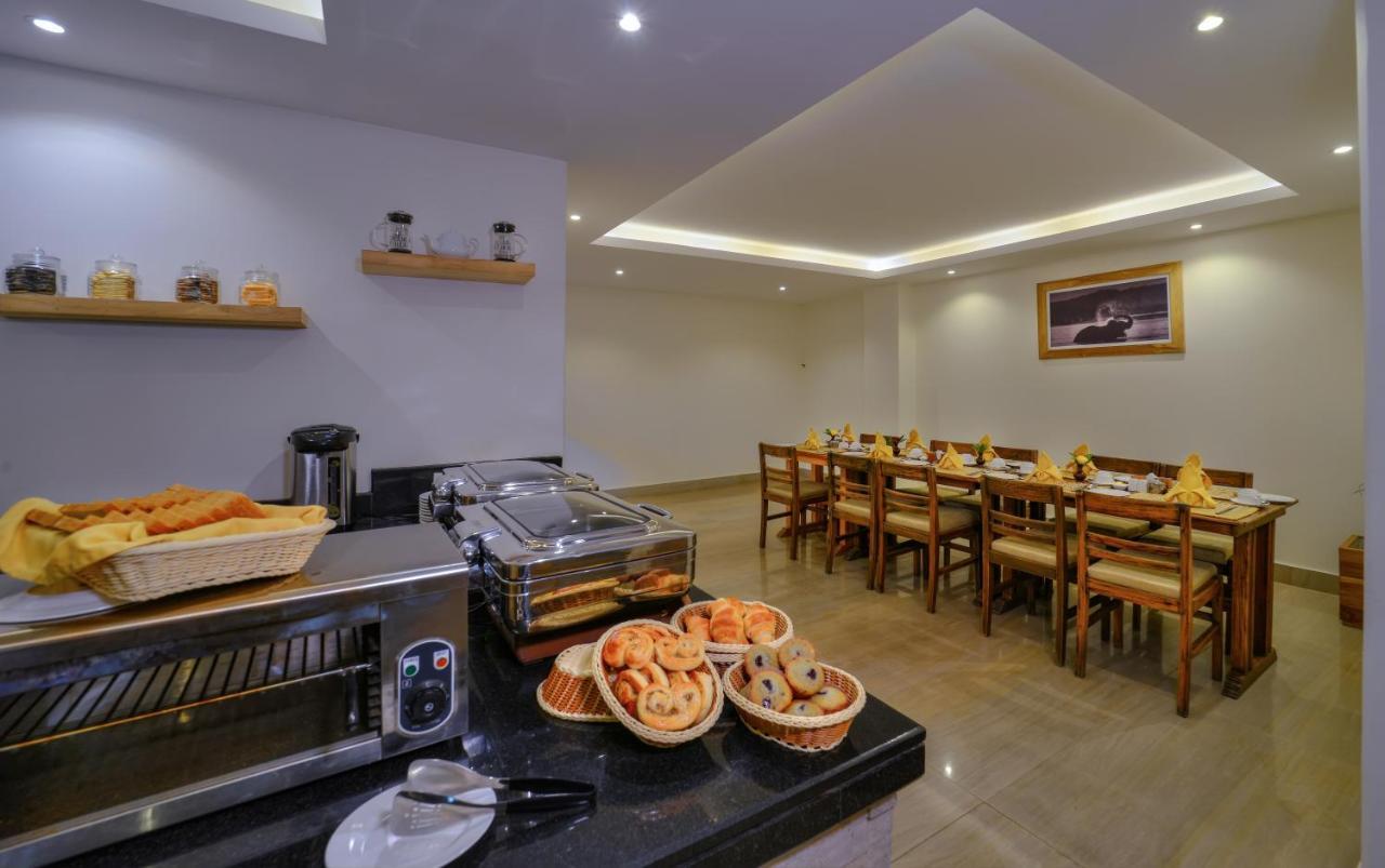 Отель Aabas Pokhara By Barahi Hospitality Экстерьер фото