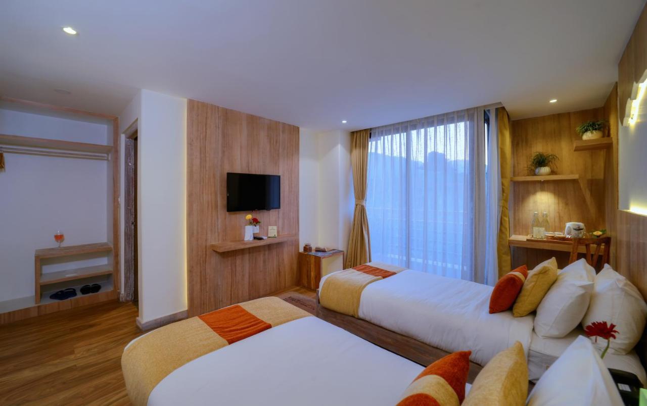 Отель Aabas Pokhara By Barahi Hospitality Экстерьер фото