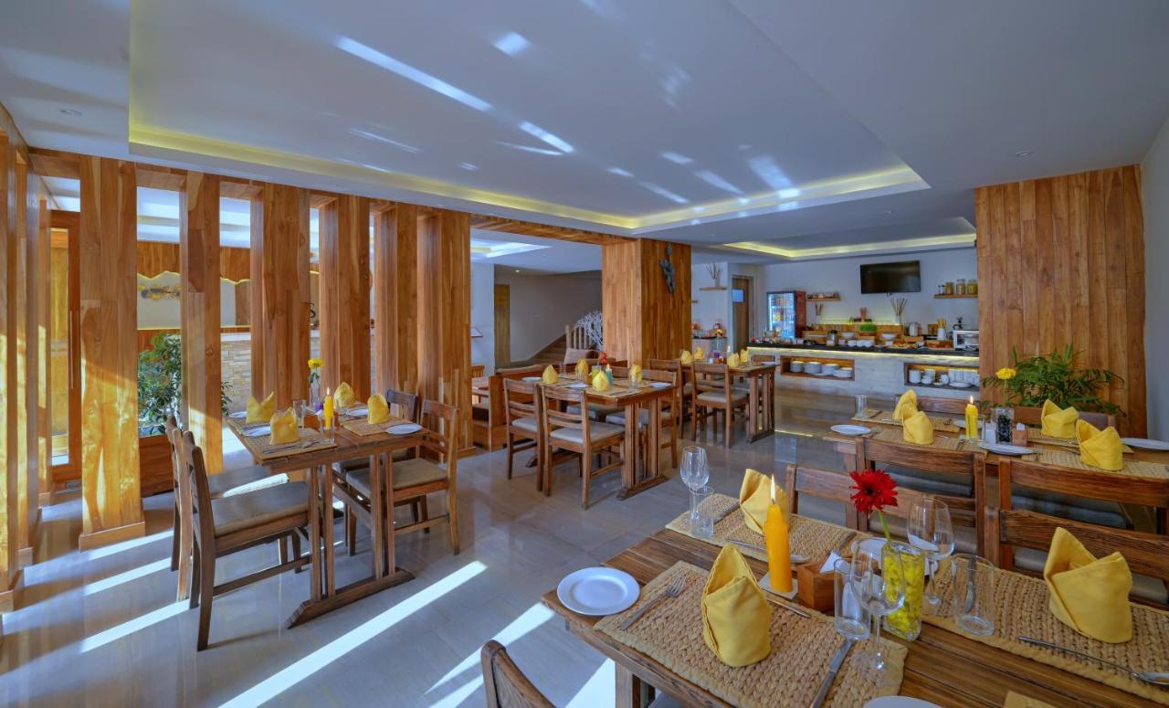 Отель Aabas Pokhara By Barahi Hospitality Экстерьер фото