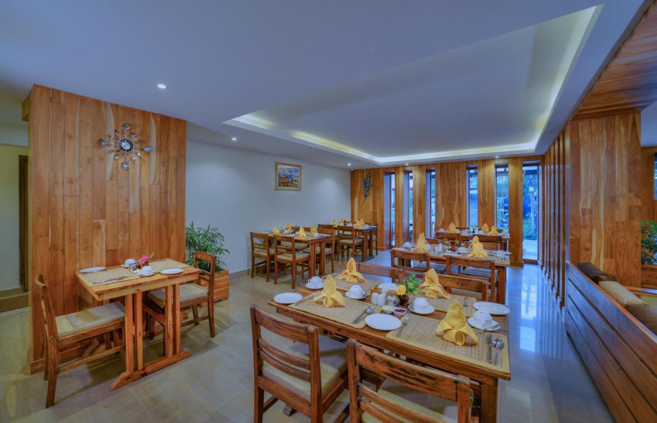 Отель Aabas Pokhara By Barahi Hospitality Экстерьер фото